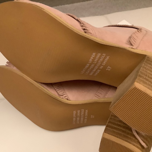 Blush suede Booties with open toe. Size 6.5 NEW - Picture 5 of 5